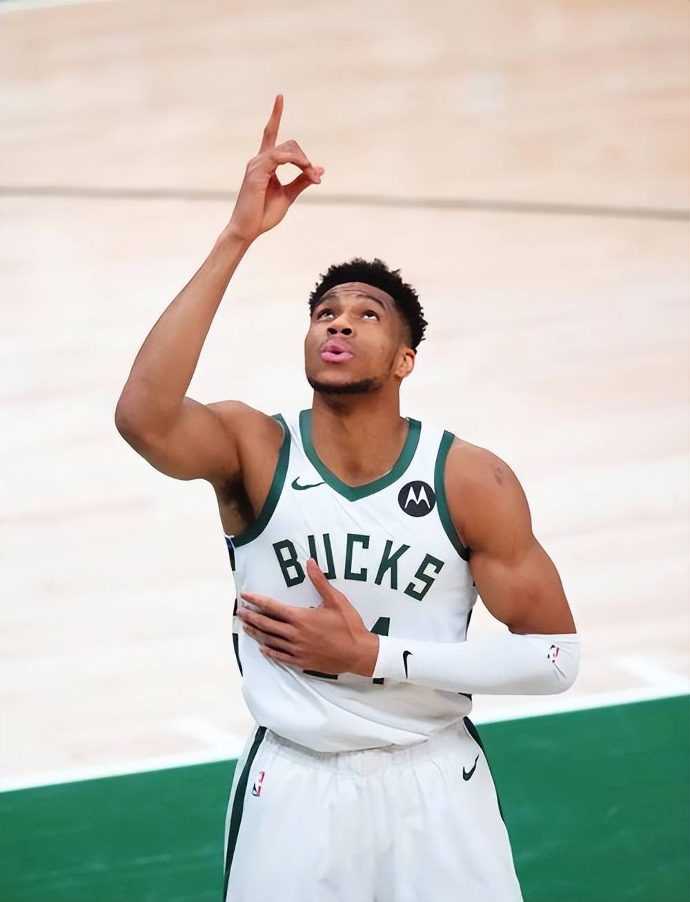 布翁焦尔诺：队内关系？我们对孔蒂有信心，他对我们也是如此（布翁焦尔诺：更衣室关系融洽，我们信任孔蒂，孔蒂同样信任我们）