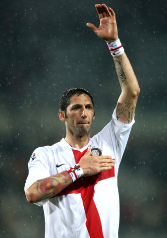 内马尔精彩过人引爆看台（内马尔华丽过人点燃全场）