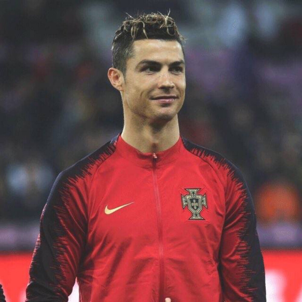 看着都疼！加纳国脚脚踝90度翻转，被日本击败，下轮战玻利维亚（加纳国脚脚踝近90度扭曲令人揪心，球队不敌日本，下一轮迎战玻利维亚）