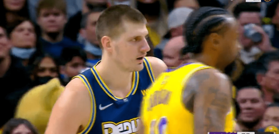 上周末的足球比赛让巴萨球迷心情舒畅（上周末的足球赛令巴萨球迷心情大好）