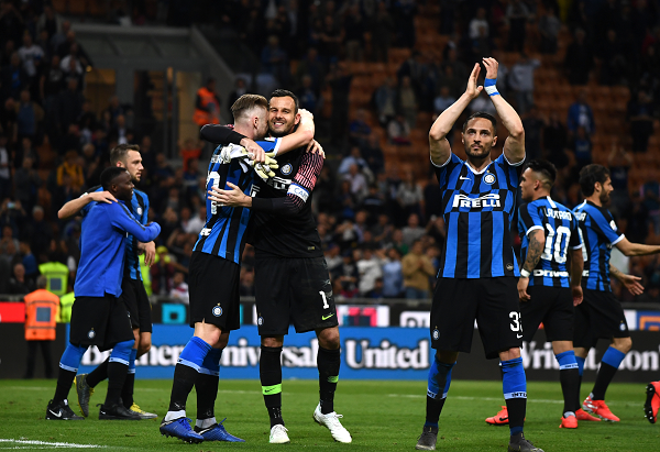 俄勒冈大学主帅：林葳进攻表现不错，但防守端仍然是漏洞（俄勒冈大学主教练评价林葳：进攻亮眼，防守仍是短板）