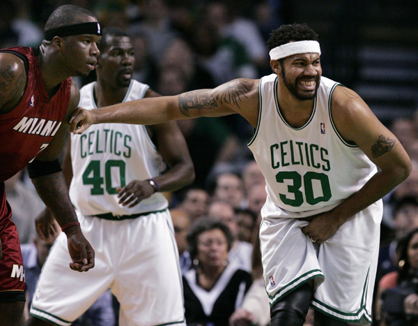 英超半场：西蒙斯传射，里沙利松破门，热刺2-0布伦特福德（英超半场战报：热刺2-0布伦特福德，西蒙斯传射建功，里沙利松破门）