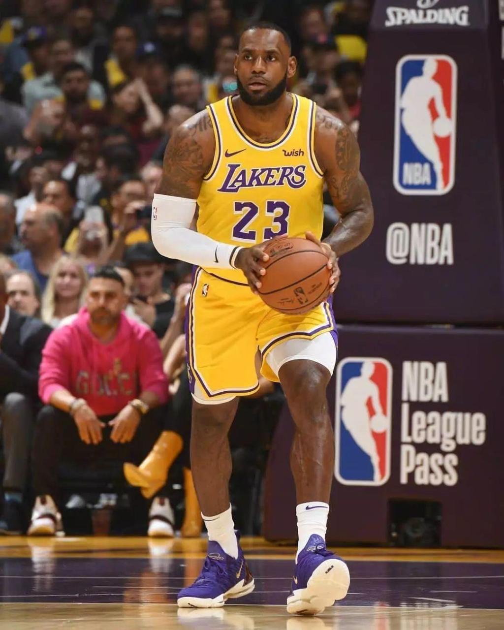 名宿们都拥护梅努？阿莫林：你很难把B费拿下，这是唯一原因（名宿都力挺梅努？阿莫林：B费几乎不可能被换下，这就是唯一原因）