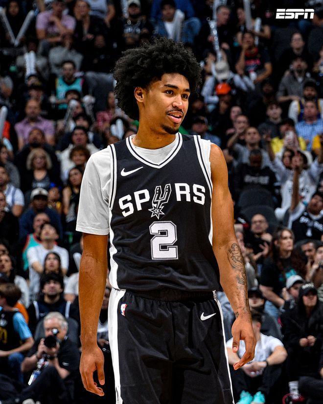 辽宁男篮CBA杯赛连输江苏广州引热议！球迷不满狂刷官媒评论区（CBA杯赛辽宁男篮连败江苏、广州引发热议，球迷不满刷屏官媒评论区）