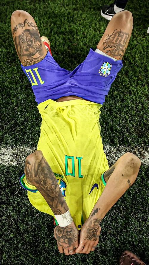 罗伯逊：制胜点球确实有点勉强，希望能继续与萨拉赫并肩作战（罗伯逊：那粒制胜点球略显牵强 仍盼与萨拉赫并肩作战）