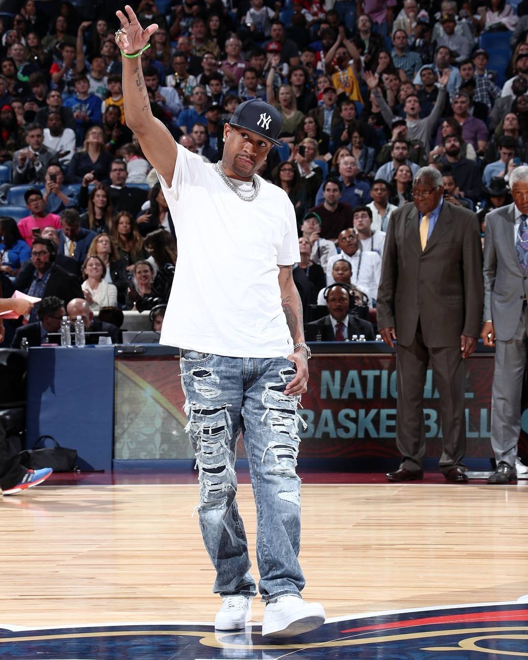 当志愿者在残特奥会：需要时我在你身旁，拼搏时我为你鼓掌（残特奥志愿者：你需要时我相伴，你拼搏时我喝彩）