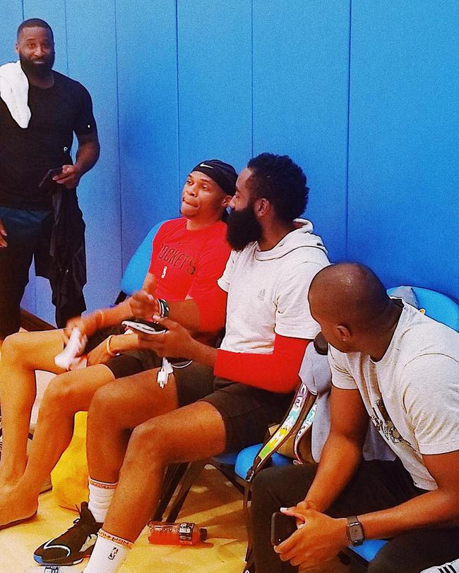 开场16分钟35秒，巴萨遭遇欧冠单场比赛最快的两个丢球（16分35秒内连丢两球，巴萨创欧冠单场最快丢球纪录）